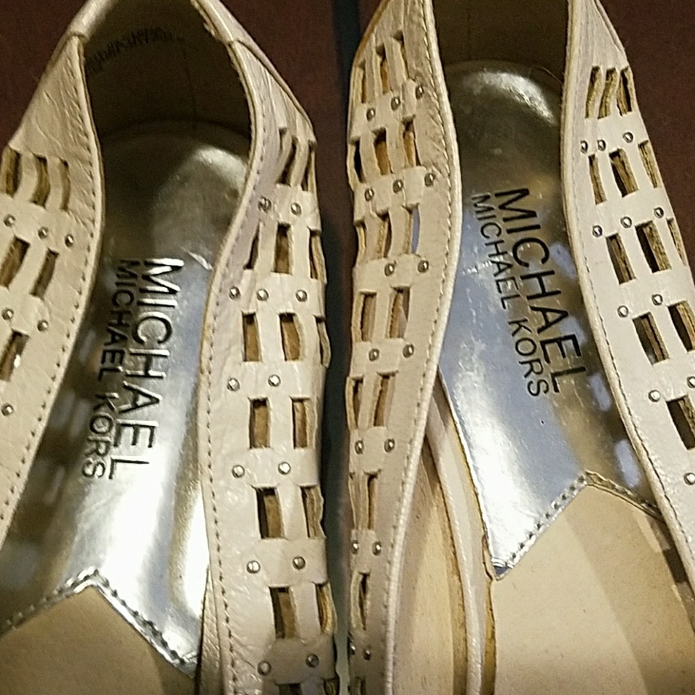 Flats - Picture 2 of 3